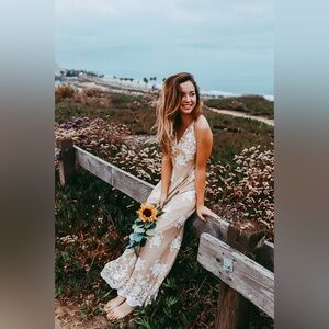 Forever 21 Lace Cream Floral Dress Size Small